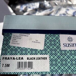 Susina Fraya Lea wedges 7.5 black leather new in box